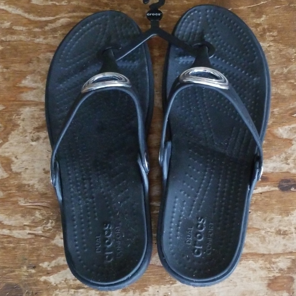 CROCS Sanrah Circle Wedge Flip Sandals